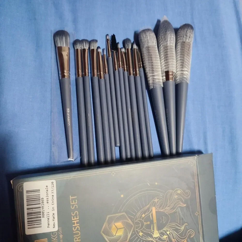 Hemkgo 16 Pieces Blue Professional Makeup Brushes Set With Cosmetic Bag